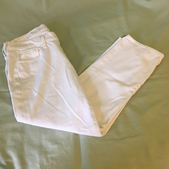 ✨HOST PICK✨ 7 For All Mankind cropped jeans - Picture 5 of 9